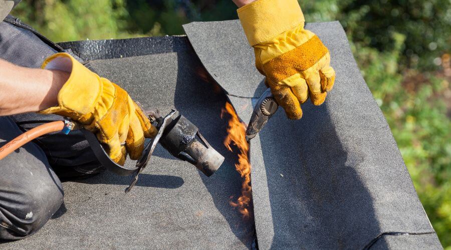 Professional gutter cleaning in Wahkiacus, WA